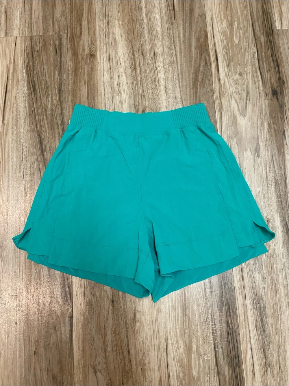 LULULEMON STRETCH WOVEN RELAXED FIT HIGH RISE SHORT 4” INSEAM KELLY GREEN SZ SM